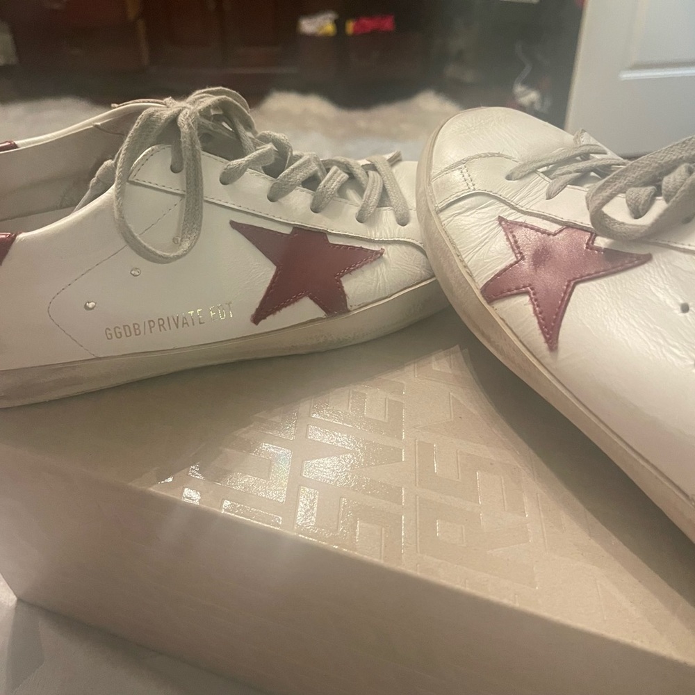 Golden goose adorable white with red star